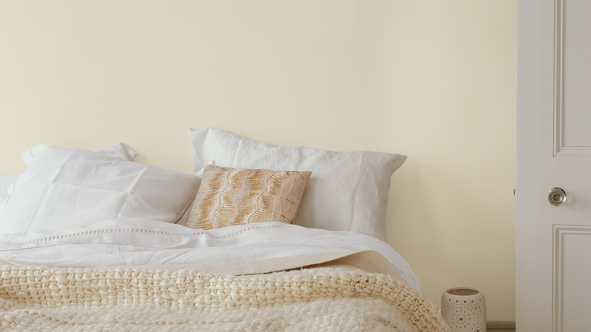 Hiasi Kamar Tidur Dua Orang Dulux